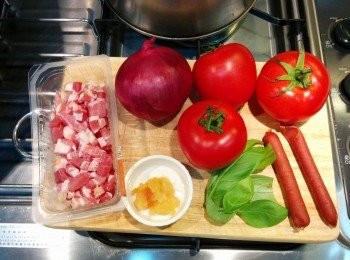 step1: 米落電飯煲，先洗米，後格走所有洗米水。