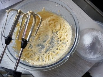 step8: 再加入己經篩好的糖霜