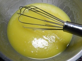 step3: 蛋一次一個加入拌勻