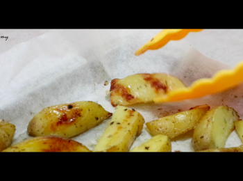 step4: 反轉薯角的另一面，再用230度，焗10分鐘，完成。