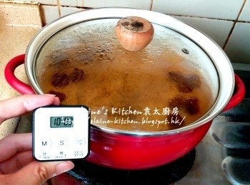 step8: 煲30分鐘後試味 , 話梅的酸味 , 冰糖的甜味OK便可熄火焗10分鐘