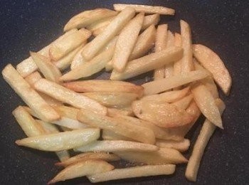 step3: 煎到兩面都上色且外面酥硬的程度。