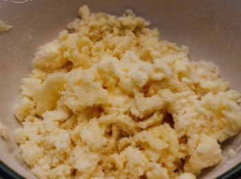 step6: 用手指快手掐成麵包糠狀