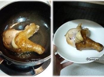 step3: 5 把雞皮面朝下，用少許油將雞腿二面煎至金黃色
6 接著放入烤箱 180度烤10分即可