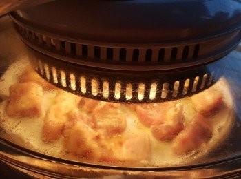 step5: 光波爐先波8分鐘,反轉排骨再波6分鐘取出排上碟上