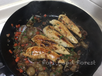 step14: 翻鷄柳至另一面, 繼續煮至鑊內水份收乾.