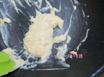 step7: 拌均勻後在一起倒入鍋中稍煮 到約85度.才能濃稠 (雞蛋要煮熟才安心)