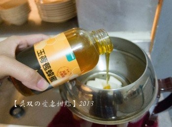 step6: 這個個鍋很好用，不用擔心陶瓷的不小心摔了，好用，不只燉中藥，連茶都可以，另類電鍋阿，讚！