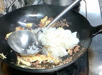 step4: 落飯炒散