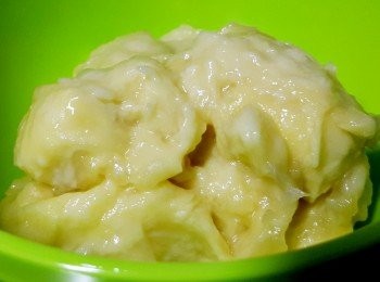 step3: 榴槤去核…… 一半打成茸！