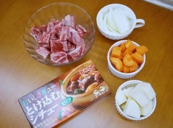 step1: 跟咖哩的材料一樣~~
