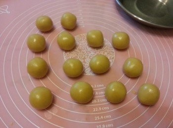 step15: 雪好的粉糰平均磅14份約23g一粒