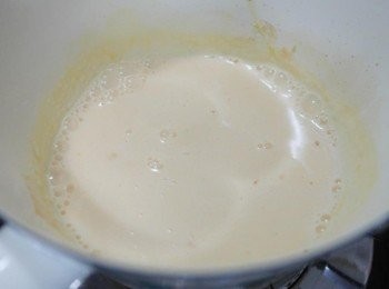 step7: 起士片慢慢溶化後攪拌均勻即完成起士醬囉:)