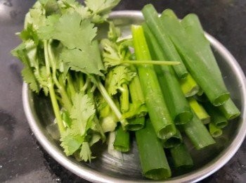 step4: 蔥段，芫茜