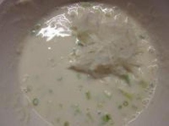 step1: <span class="group_2">麵糊</span>調勻,加入塩調味,蘿蔔刨絲加入拌勻