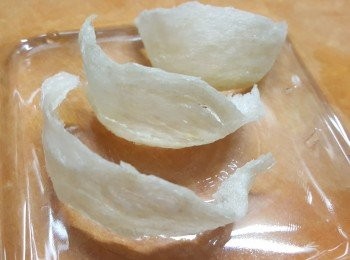 step1: 先將燕窩浸發一夜。