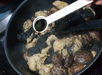 step11: 再加入1茶匙老抽取色