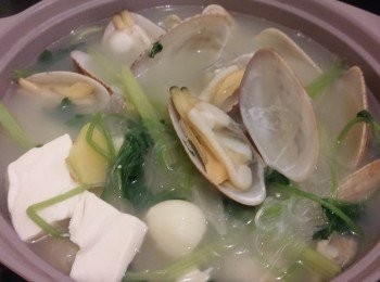 step3: 花甲滾約三分鐘左右下鹽即成。