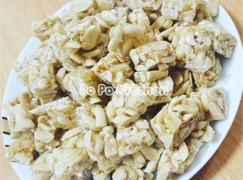 step4: 趁糖果尚有餘溫，用刀切成喜歡的大小，完全放涼後，立即放入封密的容器內，以免受潮，保質期約1個月