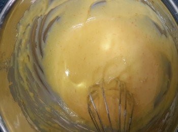 step6: 再將低筋麵粉倒入伴至無粉粒成香橙蛋黃麵糊、