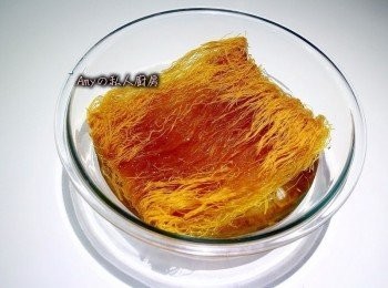 step2: 將南瓜蔬果米粉用水稍微沖洗一下或浸泡10秒立即瀝乾備用。