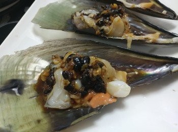 step7: 將適量汁料淋在沙插上