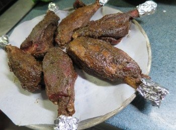 step2: 光波爐用預熱220度,用底架,入爐前用錫紙將骨尾部包起