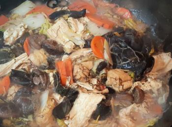 step6: 最後加粉絲和髮菜拌勻，埋獻即成。