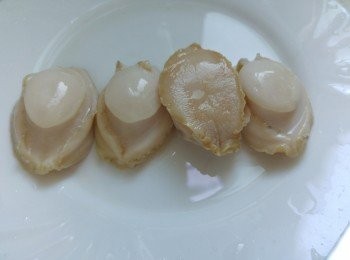 step2: 鮑魚汆水約十秒鐘。