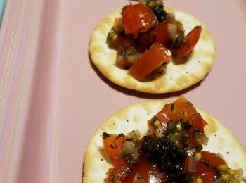 step4: 另一碟，用沙沙配上黑松露醬，配合脆餅 Cracker 食，各有特色。