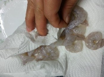 step2: 用廚房紙索乾水份