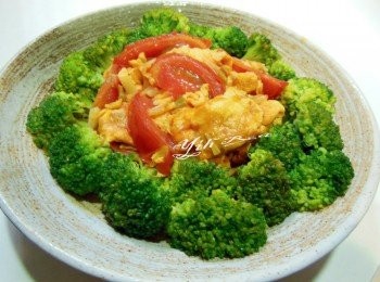 step4: 加入切片番茄再次蓋上鍋蓋煮滾撒上蔥花.起鍋擺盤