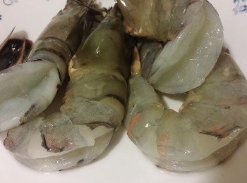 step2: 蝦身去殼去腸開雙飛。