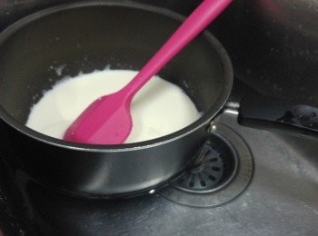 step2: 如奶液大熱則整煲座冷水降溫