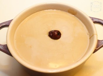 倒入已掃油容器內蒸1小時