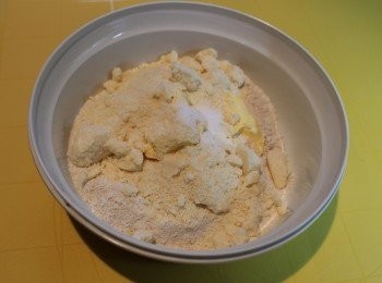 step1: 把所有材料放於大碗內