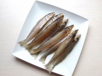 step1: 準備<span class="group_1">食材</span>(灑上海鹽,黑胡椒粉)。