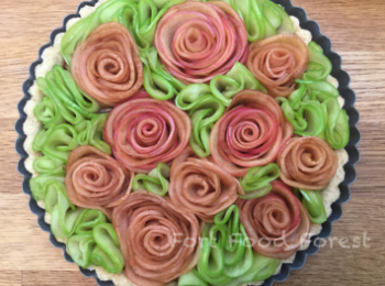 step19: 放上蘋果玫瑰花及青蘋果葉