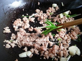 step10: 夾起蔥段去掉