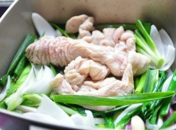 step4: 接著放入大腸頭拌炒