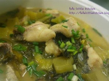 step6: 湯滾後加入生粉水，煮至適當濃度再加鹽調味。