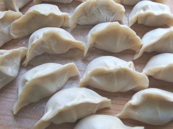 step12: 再將餡料包成喜歡的形狀即可