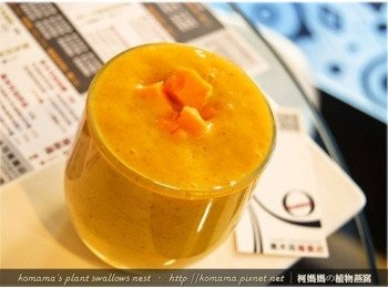 step4: 用果汁機將所有<span class="group_1">食材</span>打到綿密後，即可立即裝杯享用！