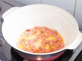 step4: 加入牛油炒至牛油溶化。