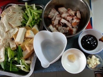 step4: 預備好各項材料,蒜頭切碎