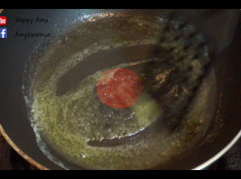 step4: 用小火燒熱平底鑊，加入1湯匙菜油和牛油煮至溶化。