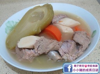 step7: 加少少鹽調味後飲得，個湯好飲就不在講，千其唔好忘記啲湯料，合掌瓜同淮山都係好有益嘅<span class="group_1">食材</span>，食埋佢地就更加滋潤啦~