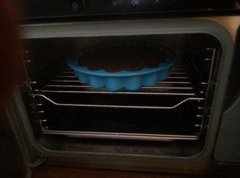 step16: 再取走鍚紙或蓋,(如不取走就會蒸到出現白邊)再蒸多15-30分鐘(時間視乎模的厚薄而定)(或開少少蓋都可以)