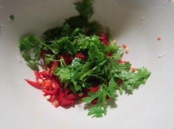 step1: 辣椒.香菜切碎備用