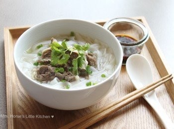 step7: 配上沙河粉或米粉也很合適, 還可以調配辣沾醬沾牛腩件吃